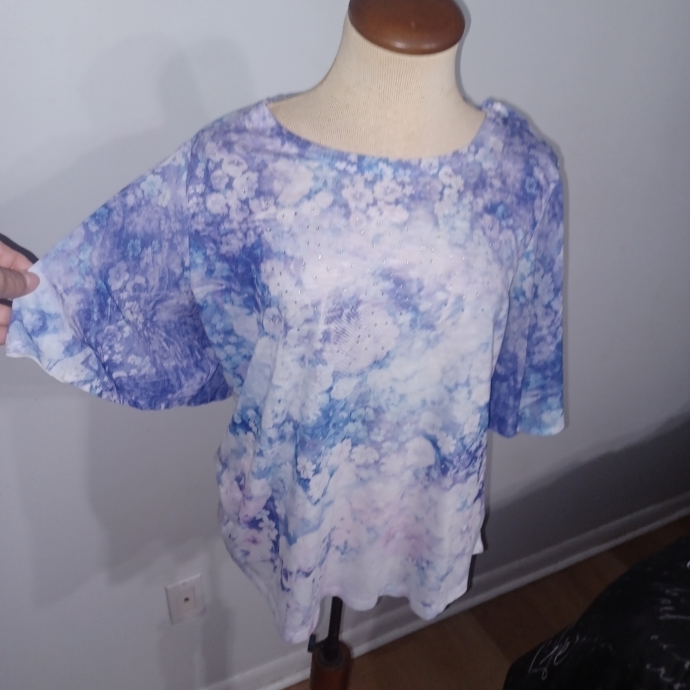 Fluttery Short Sleeve Top w Bling - W Sz Large